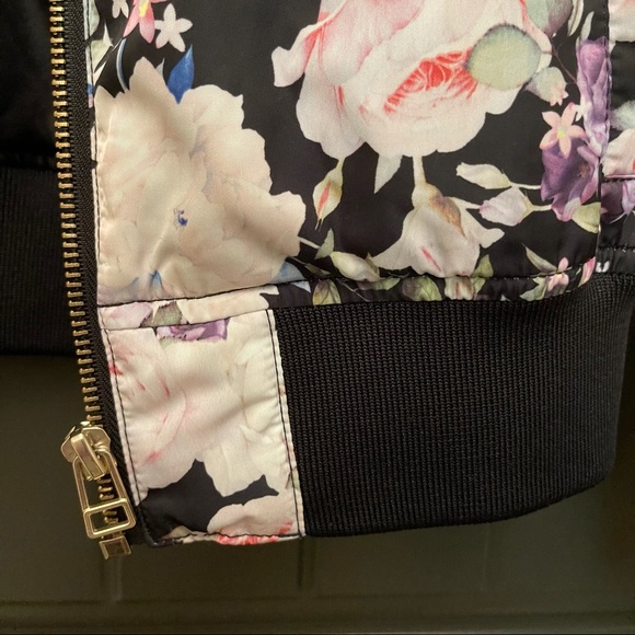 🎉HP🎉 Forever 21 floral bomber jacket - Picture 7 of 12